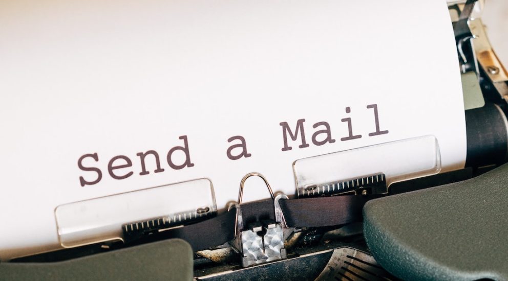 Send a Mail Text auf Papier in einer Schreibmaschine